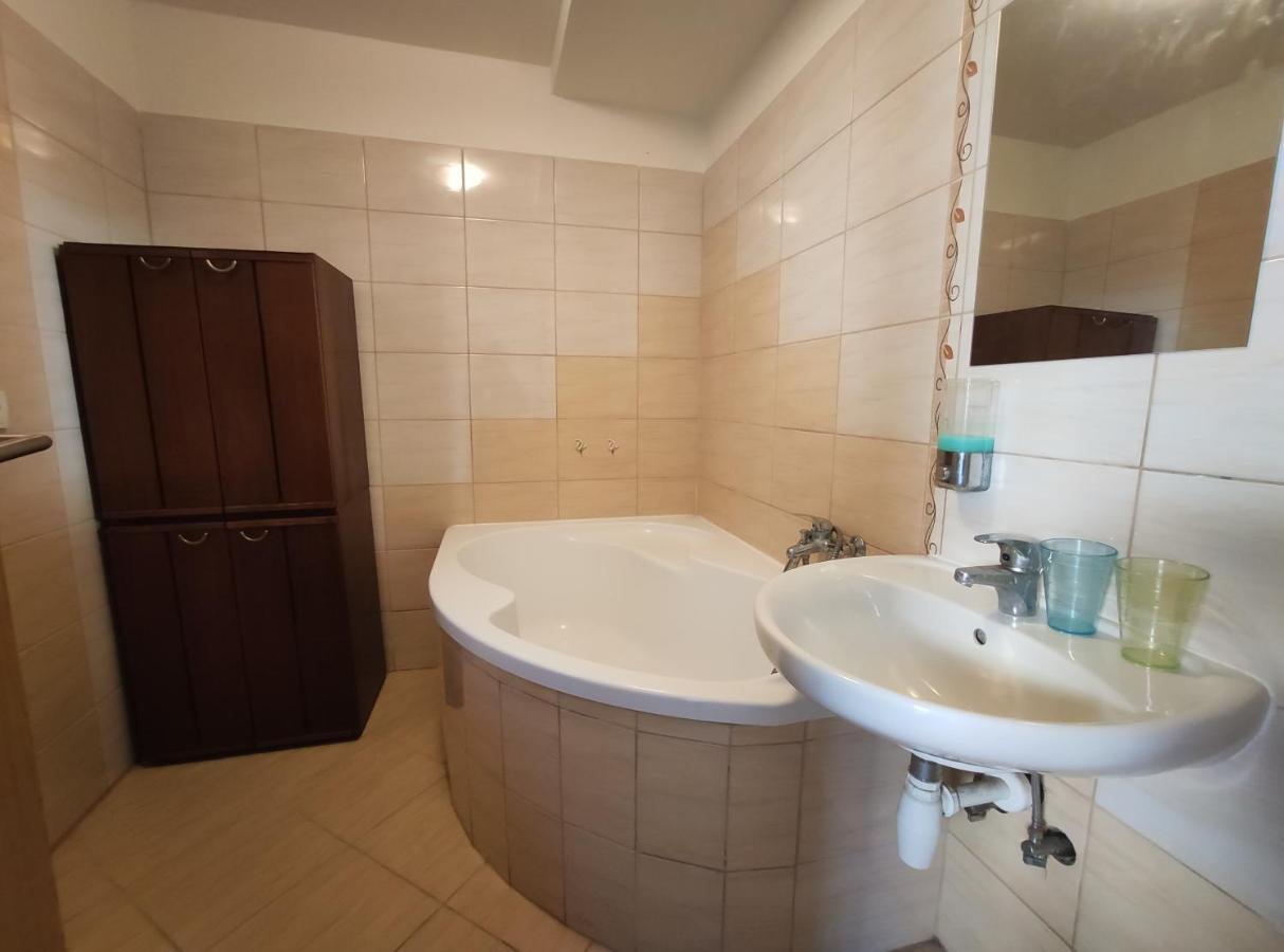 Apartman Hulin, Chrastany - Bily Eksteriør billede